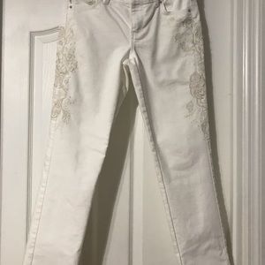 White denim pants